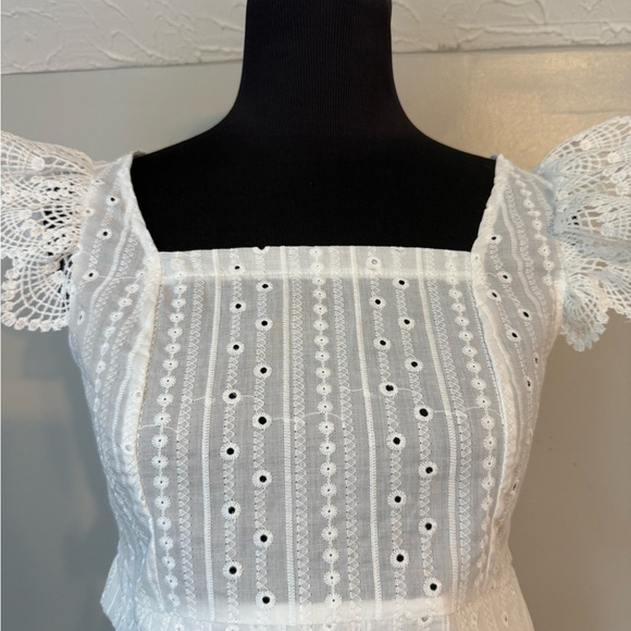SHEIN White Eyelet crop top B34 - Picture 2 of 7